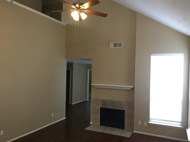 Building Photo - 2815 Fox Ravine Dr