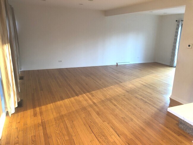 Foto del edificio - 918 Meadow Rd