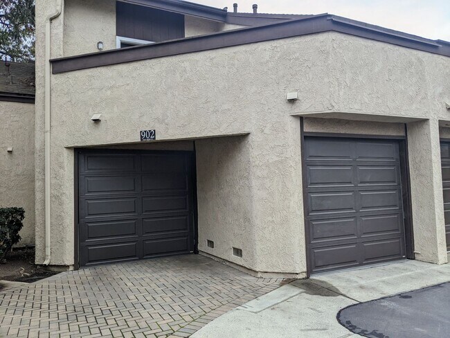Building Photo - 902 Van Ness Ct