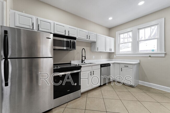 Foto del edificio - 4704 Broadway St