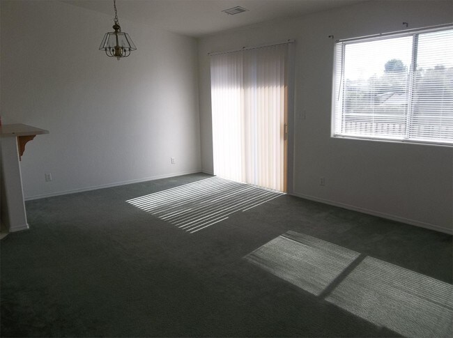 Building Photo - 9374 E Lakeshore Dr