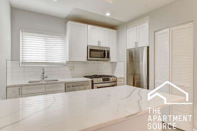 Foto del edificio - 4457 W Diversey Ave