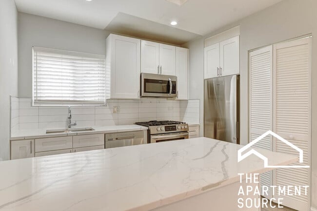 Building Photo - 4457 W Diversey Ave