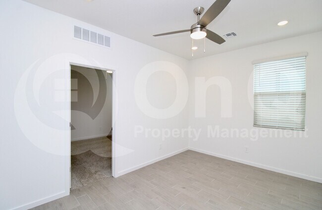 Foto del edificio - 16057 W Gray Fox Trl