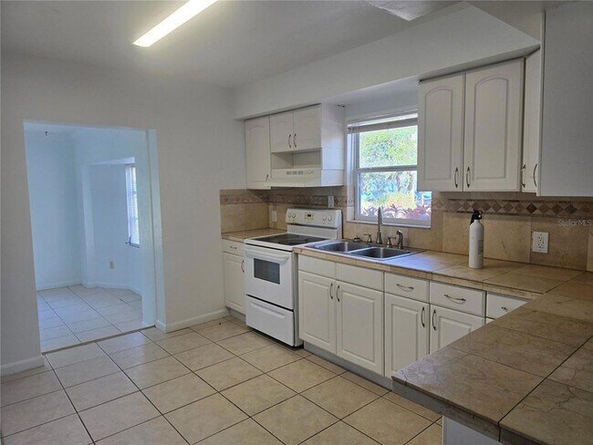 Building Photo - 926 46th St