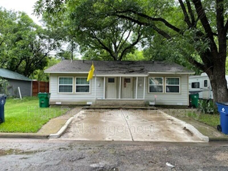 402 Virginia St, Waxahachie, TX 75165 Condo for Rent in Waxahachie