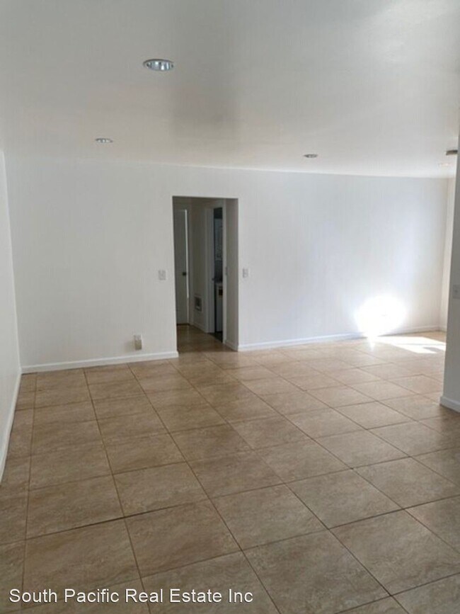 Building Photo - 1010 N Crescent Heights Blvd