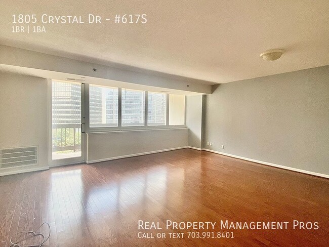 Building Photo - Spacious Crystal City Condo- Great Locatio...