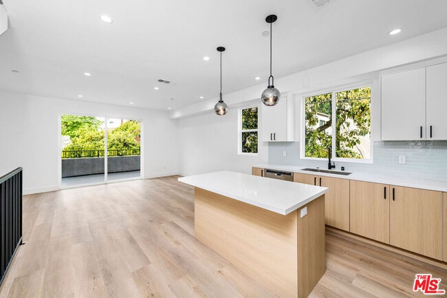 Building Photo - 4333 Dixie Canyon Ave