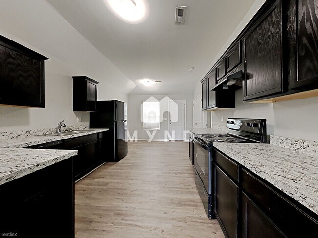 Building Photo - 3 br, 2 bath House - 597 Fox Run Cir