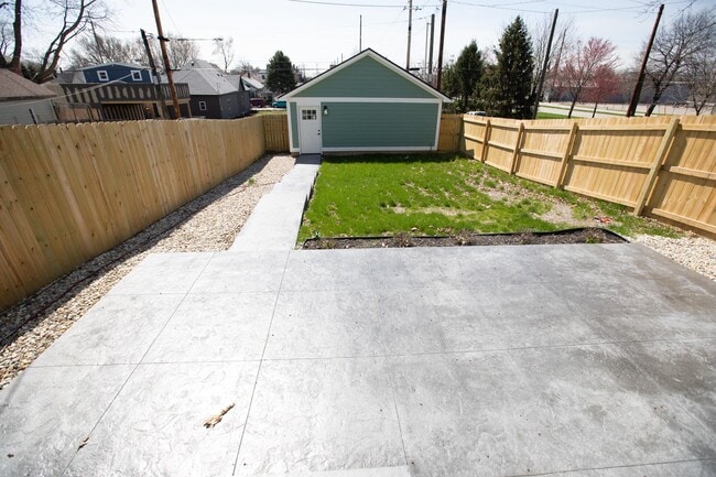 Building Photo - 219 E Morris St