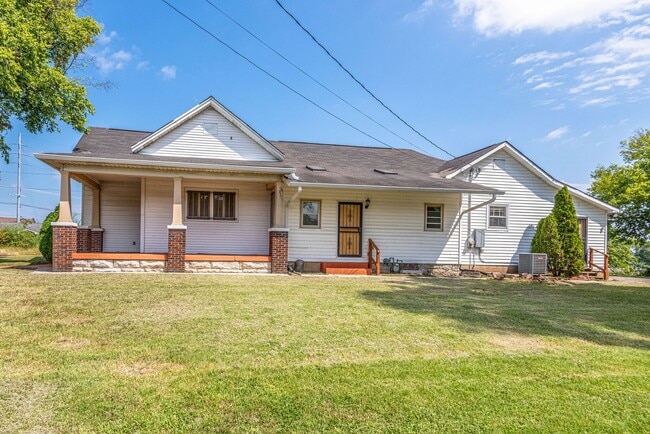 Building Photo - Charming 4-Bed Home Minutes from Downtown ...
