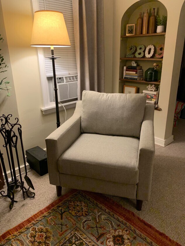 Shelved nooks and crown molding in living rm - 2809 N 69th St