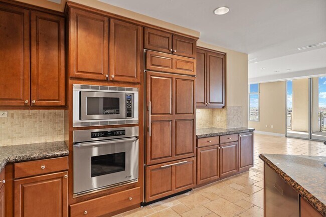 Foto del edificio - 2211 E Camelback Rd