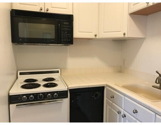 Building Photo - 595 Tremont St