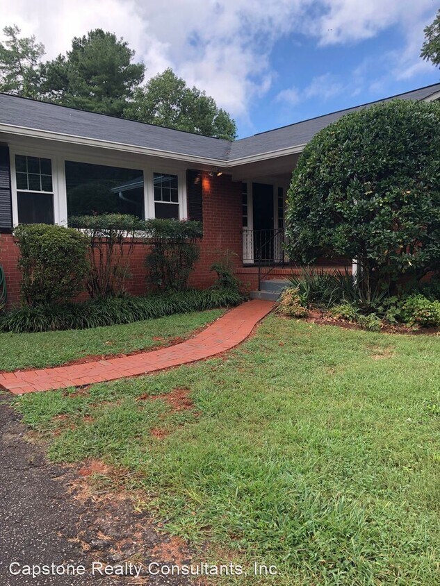 4 br, 2.5 bath House 3224 ROBINHOOD ROAD House Rental in Winston