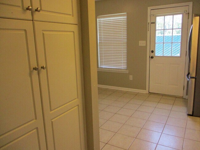 Building Photo - Townhome in Evans