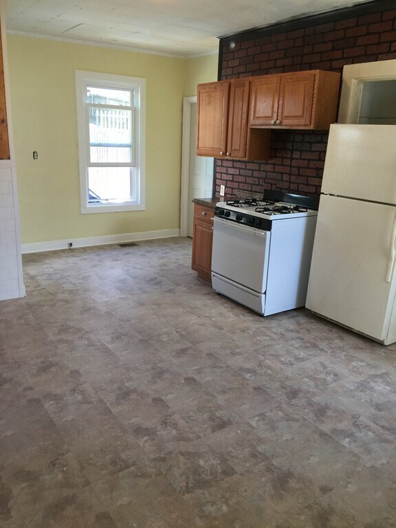 Building Photo - 123 Danforth St