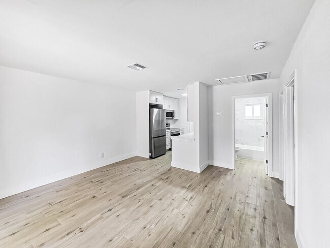 Foto del edificio - Updated Two Bedroom, One Bath Duplex located Near Downtown Palmetto