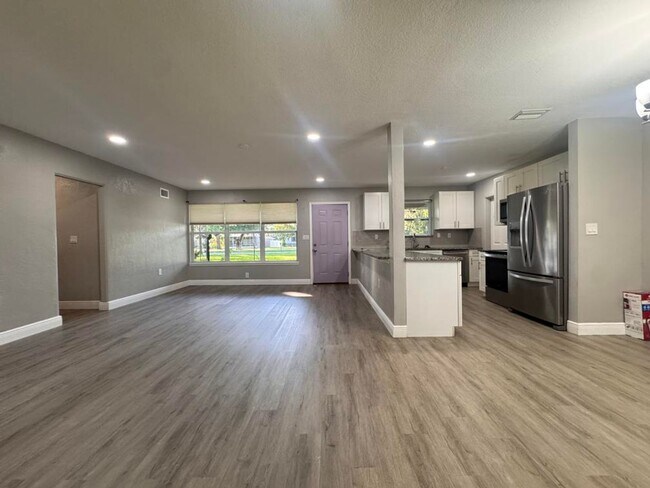 Foto del edificio - 3/2 with Bonus Room in South Daytona