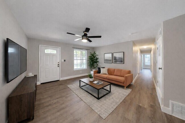 Building Photo - 8700 Parkfield Dr