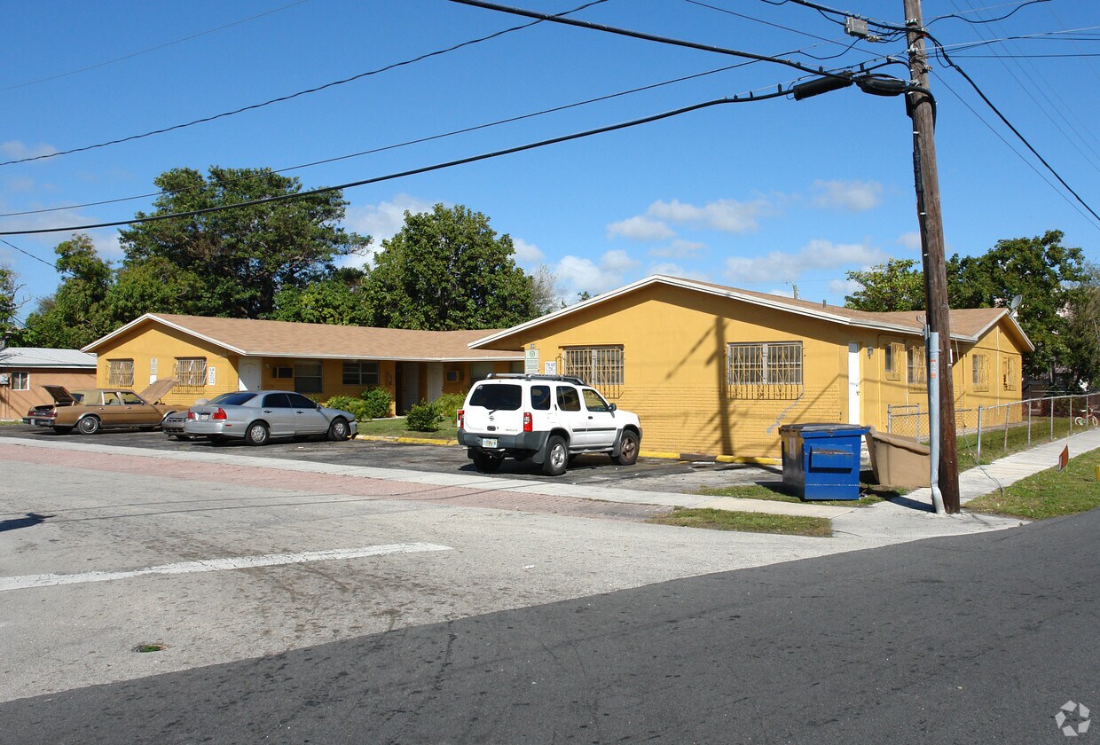 506 W 3rd St, Dania Beach, FL 33004 Apartments at 506 W 3rd St Dania