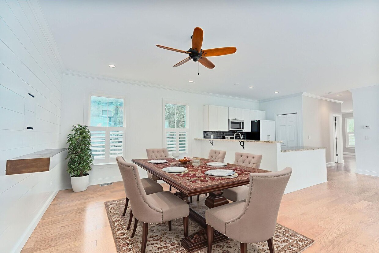 Foto principal - Stylish Park-Circle Home with Modern Upgra...