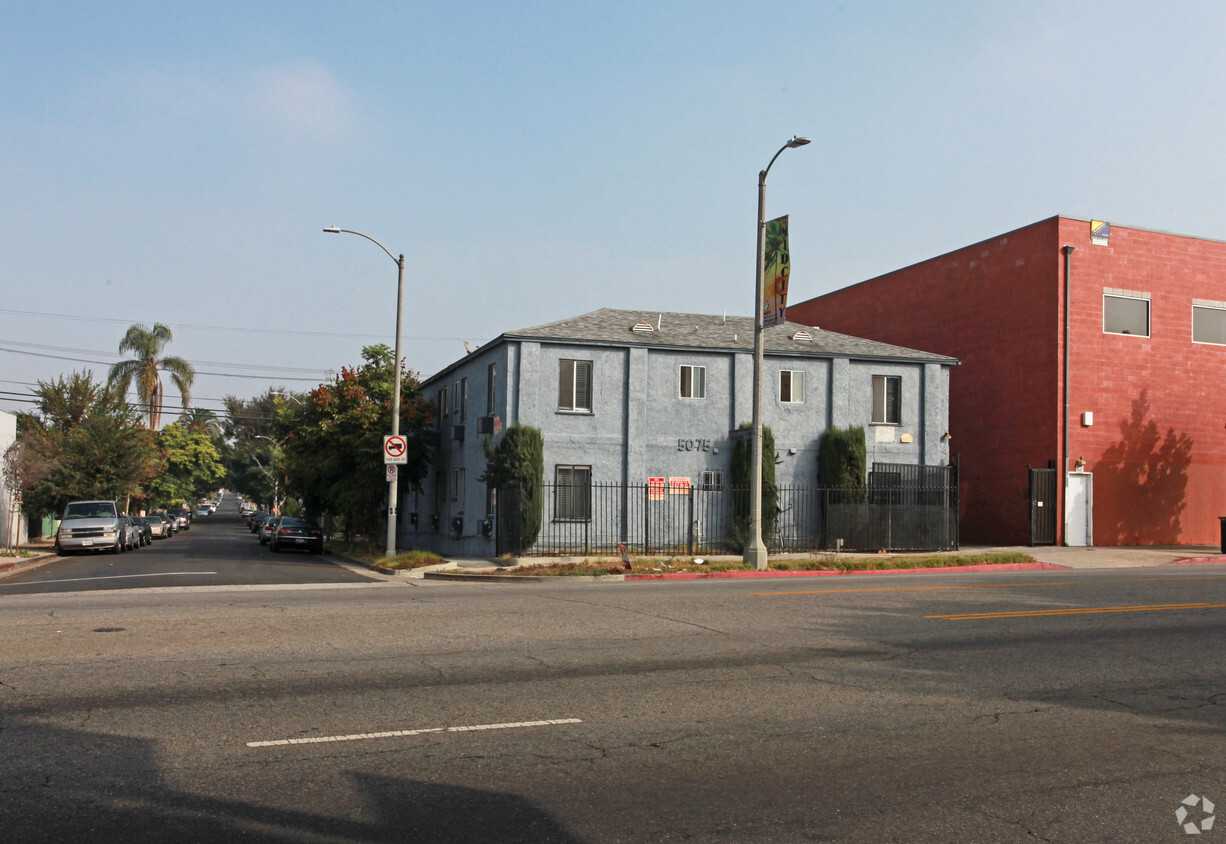 Building Photo - 5075 W Washington Blvd