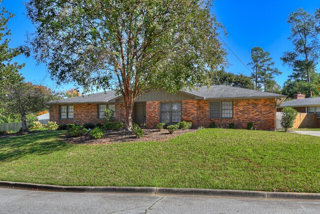 Foto del edificio - 3137 Edinburgh Dr