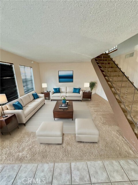 Primary Photo - 1060 N Lovekin Blvd