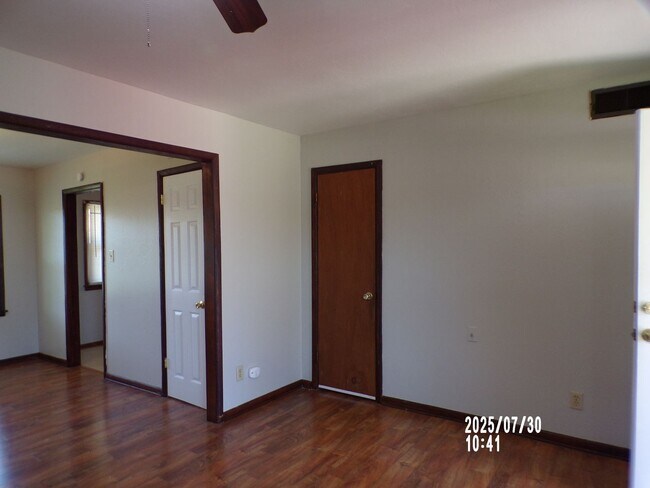 Foto del edificio - Freshly painted interiors!!!