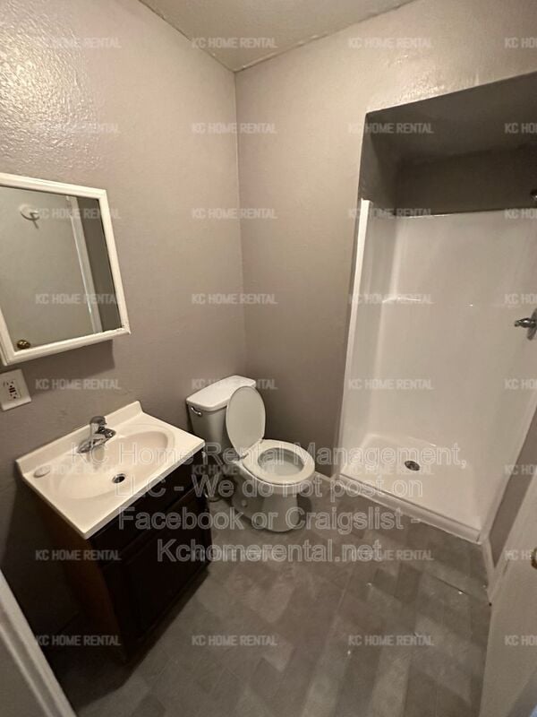 Foto del edificio - 4221 E 60 Terrace