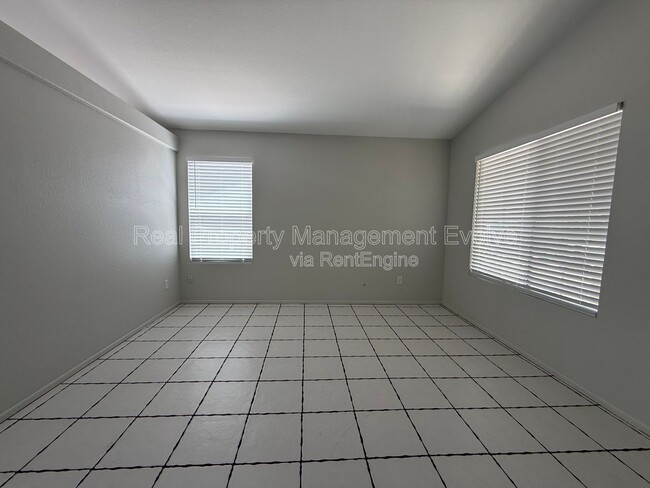 Building Photo - 2340 E Derringer Way