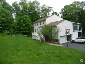 Building Photo - 202 Schlueter Dr