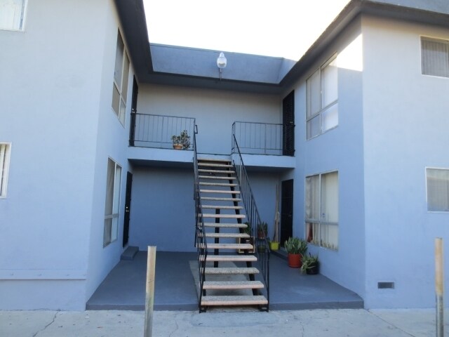 Foto del edificio - 1518 W 84th St