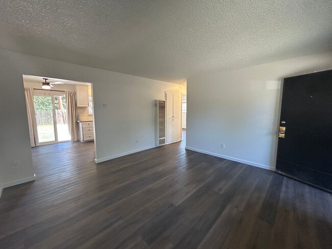 Building Photo - 1709 Evergreen Ave