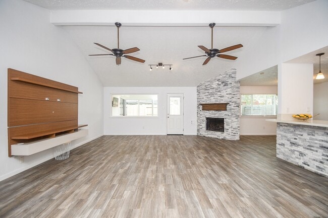 Foto del edificio - 19734 Redroot Dr