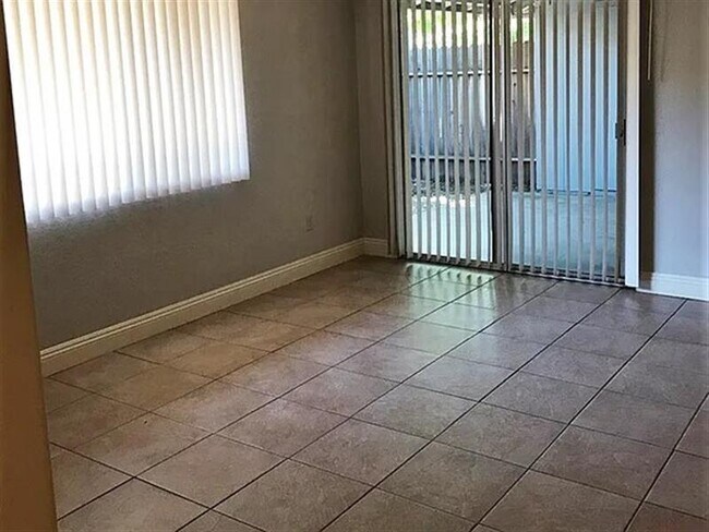 Foto del edificio - 2 bedroom, 1 bathroom beauty