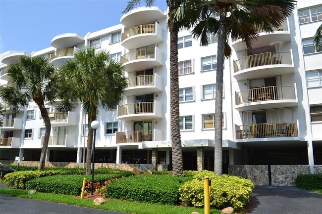 Building Photo - 210 Seaview Dr