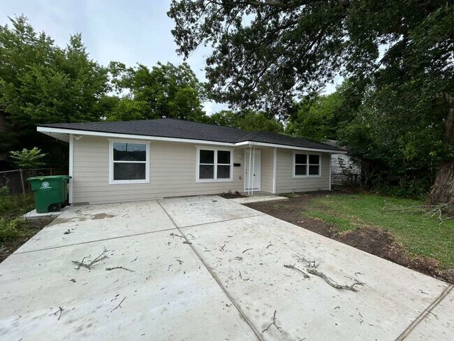Building Photo - 3017 Nita St