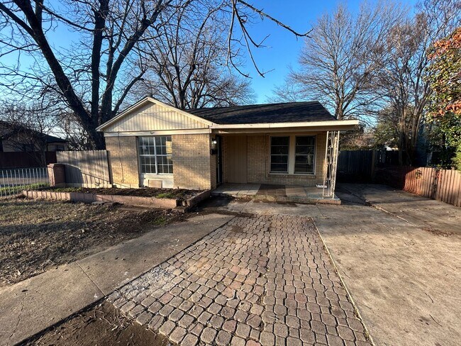 Foto del edificio - 1327 Mountain Lake Rd