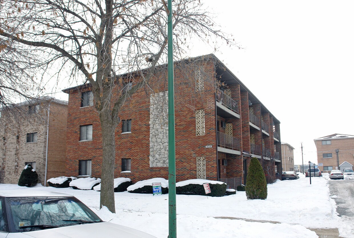Foto del edificio - 6323-6333 W 64th Pl