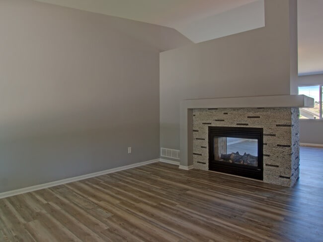 Foto del edificio - Evolve Real Estate: Complete Remodel with ...