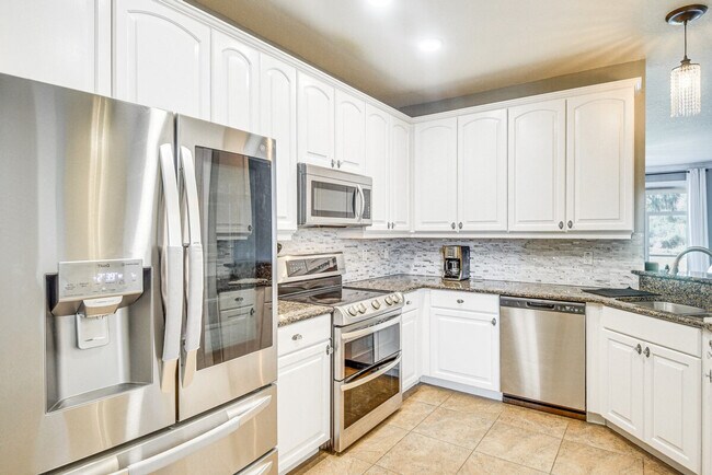 Building Photo - 25 Riverview Bend N