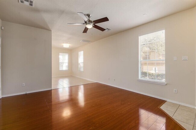 Foto del edificio - 16100 S Great Oaks Dr