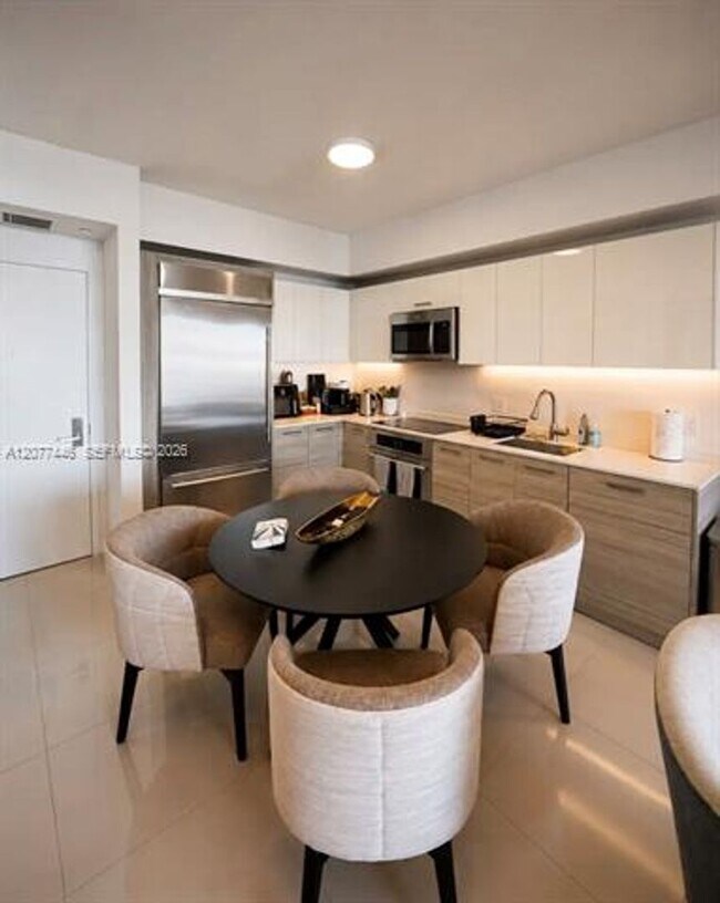 Foto del edificio - 1300 Brickell Bay Dr