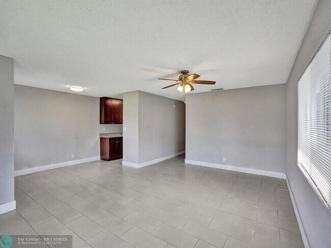 Foto del edificio - 823 SW 13th St