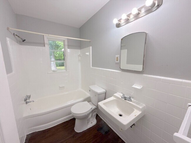 Foto del edificio - 1445 Robin Hood Ln