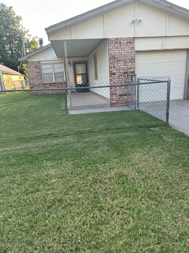 Primary Photo - 1608 S Evans Ave