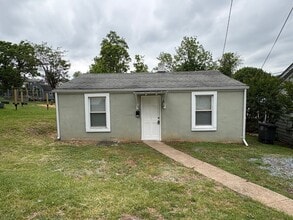 Building Photo - 103 Willow St